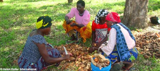 Enhanced Homestead Food Production (EHFP) project, L to R: Monika Lukubunja, Masanyiwa Nkuzibwohi, Sofia Mangaga, Leya Mizimali, Lushamba village, Mwanza, Tanzania. Photo: Victor Kamagenge HKI