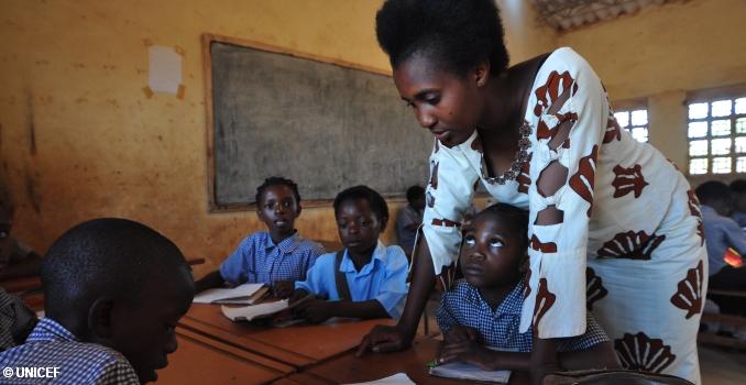 Inonge Siamalambo teaches a third-grade class at Kamanga Basic School in Lusaka, Zambia. Photo: UNICEF/Christine Nesbitt