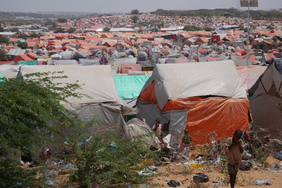 Anisa Hussein/ICRC
Mogadishu, Kalkal camp. The camp is just one of some 3,800 camps in the kilometer 13 area on the outskirts of Mogadishu. This network of camps is home to more than 40,000 households.
